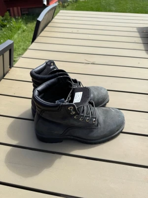 Svarta Timbs - Svarta timberland boots, okej skick
