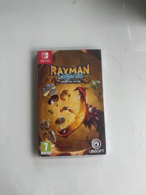 Rayman Legends Definitive Edition Switch - Rayman Legends Definitive Edition till Nintendo Switch. Färgglad spelkassett och fodral i plast med snyggt omslag. Plattformsspel med tecknad grafik och massor av action och äventyr. Perfekt för dig som gillar klassiska plattformsspel och vill spela på Switch.