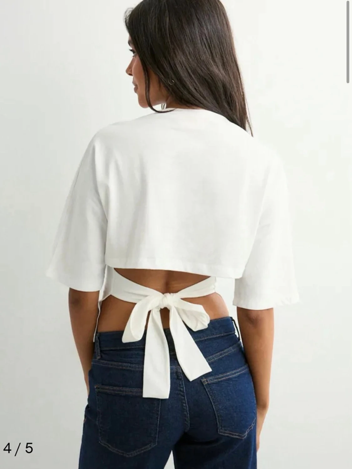 Vit crop top med knytband bak