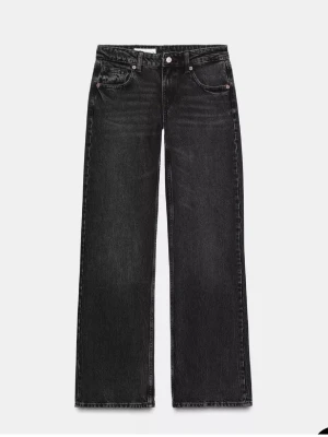 Zara jeans full lenght wide svarta  - Säljer dessa i jeans i full length modellen wide i storlek 40