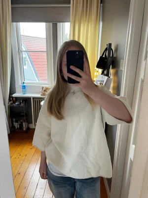 Beige tröja med polokrage från Zara - I storlek S