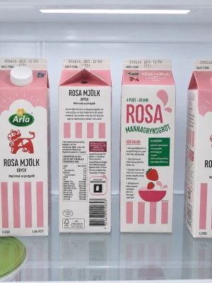 Arla rosa mjölk med jordgubbssmak - Rosa Mjölk 2026 – 3 Oöppnade + 1 Samlarförpackning  Begränsad utgåva av den omtalade Rosa Mjölk som lanserades den 7 april 2026. Säljes som komplett samlarpaket med tre oöppnade förpackningar samt en extra rengjord och tom förpackning för samling eller display.  • 3 oöppnade Rosa Mjölk 2026 • 1 rengjord tom samlarförpackning • Begränsad lansering 2026 • Svår att hitta i detta skick • Perfekt för samlare och nostalgientusiaster  Förvarade varsamt.  