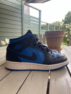 Air Jordan’s  - Säljer ett in princip oanvändbara Jordans‼️  Storlek 37,5☺️  Funkar utmärkt som en present till någon mindre eller till sig själv 🙌