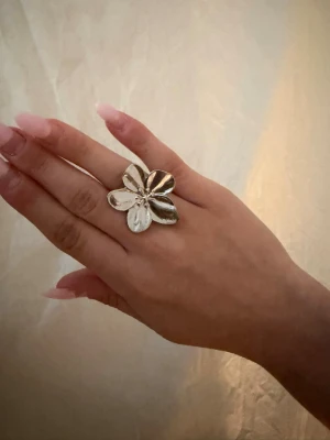 Silver blom ring - Silver blom ring. 