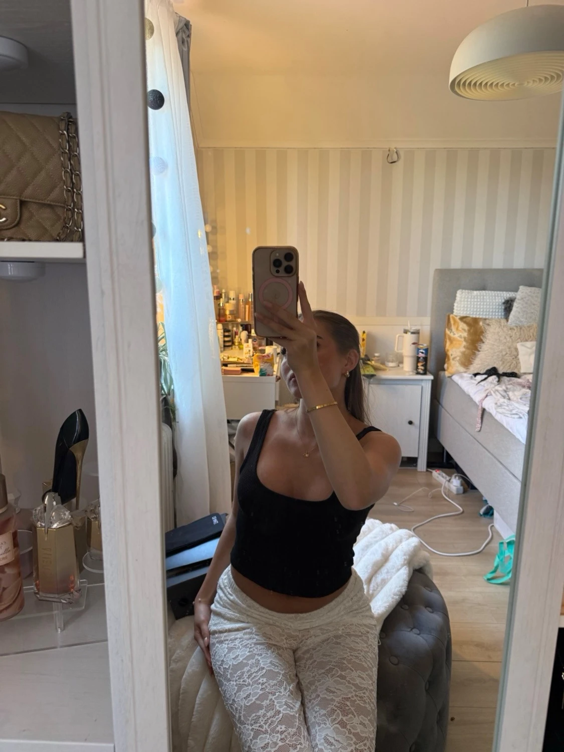 Svart ribbad linnetopp 