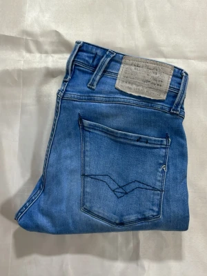 Replay Anbass W28 - Replay Anbass i storlek W28. Väldigt läckra bra pris, vid mer frågor eller bilder är det bara att skriva!