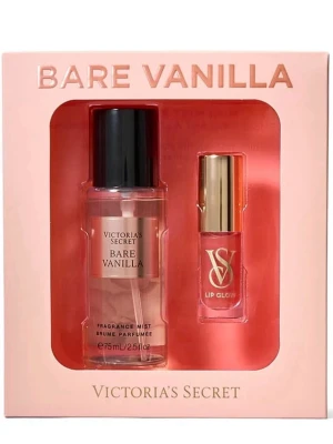 Nytt! Victoria's Secret Bare Vanilla set - Nytt!! Snyggt presentset från Victoria's Secret med Bare Vanilla doftmist (75 ml) och Lip Glow. Flaskan är transparent med svart lock och guldiga detaljer, medan läppglanset har guldlock och rosa ton. Perfekt för dig som gillar söta, vaniljiga dofter och glossiga läppar. INGA SKAMBUD TACK!!!