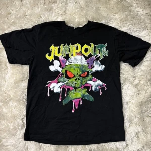 Osamason Jumpout Eu Tour tee - size L  - Väldigt bra kvalitet och sparsamt använd.