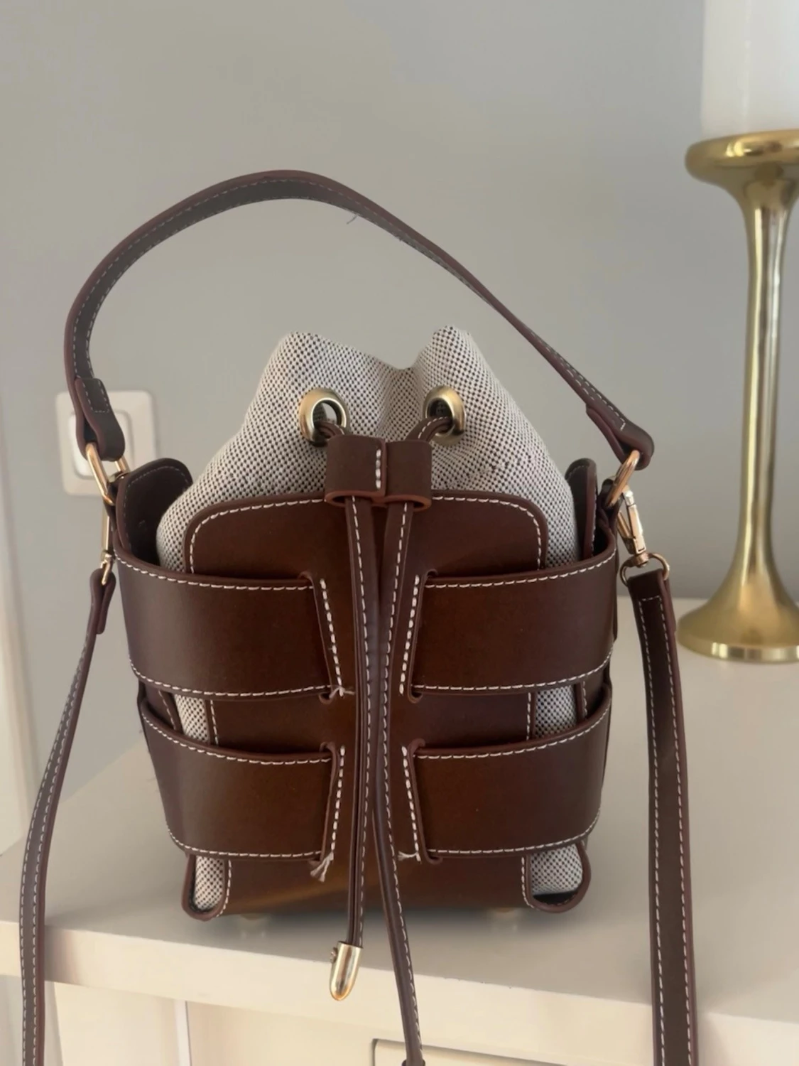 Brun bucket bag