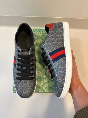 Svarta Gucci ace skor - Svarta Gucci Ace skor //  Storlek 44 //  Helt nya aldrig använda //  Box ingår //  Skriv vid minsta fråga eller fundering🤝