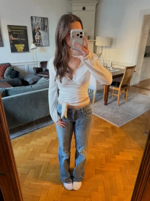 Vit omlottopp med knytband - Söt knyttopp från Hollister!💗