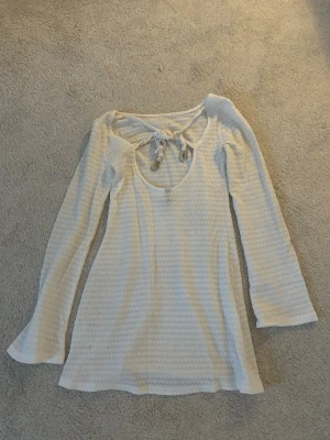 Strandklänning  - Supersöt starndklänning köpt från H&M förra året. Endast använd ett enstaka gånger. Den har inga defekter ! Säljer då den tyvärr är för liten för mig 