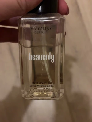 Victorias secret body mist - Body mist från Victorias Secret i travel size i doften Heavenly, bara använd 2 gånger så i princip full💕