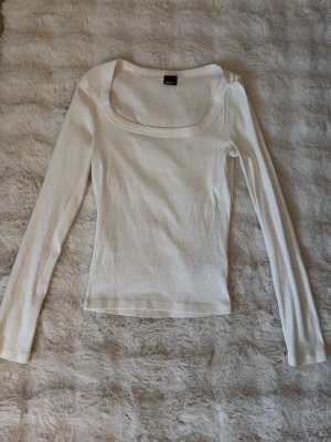 Gina Tricot långärmad ribbad tröja - Nyskick! Bara dåligt ljus 