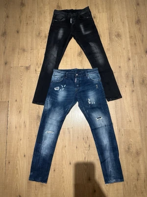 Dsquared2 jeans  - Har några par dsq2 / dsquared2 jeans till salu. I mycket fint skick.  Storlek 44 på de svarta/ 48 på de blåa. Köper man flera får man ytterligare rabatt.  Priset är per styck.  1 för 300, 2 för 500 passa på