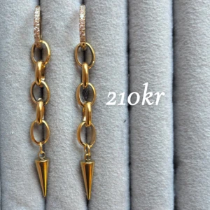 Guldiga kedjeörhängen med spets - Par 