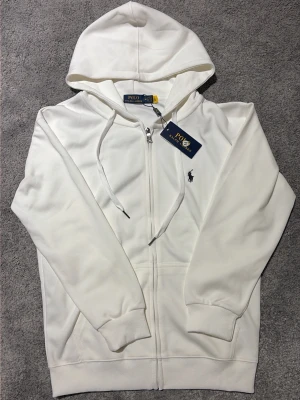 Polo Ralph Lauren Zip - 10/10 Kvalite, helt nytt skick med taggar kvar, skriv om du har frågor eller vill ha extra bilder, pris kan diskuteras🔥