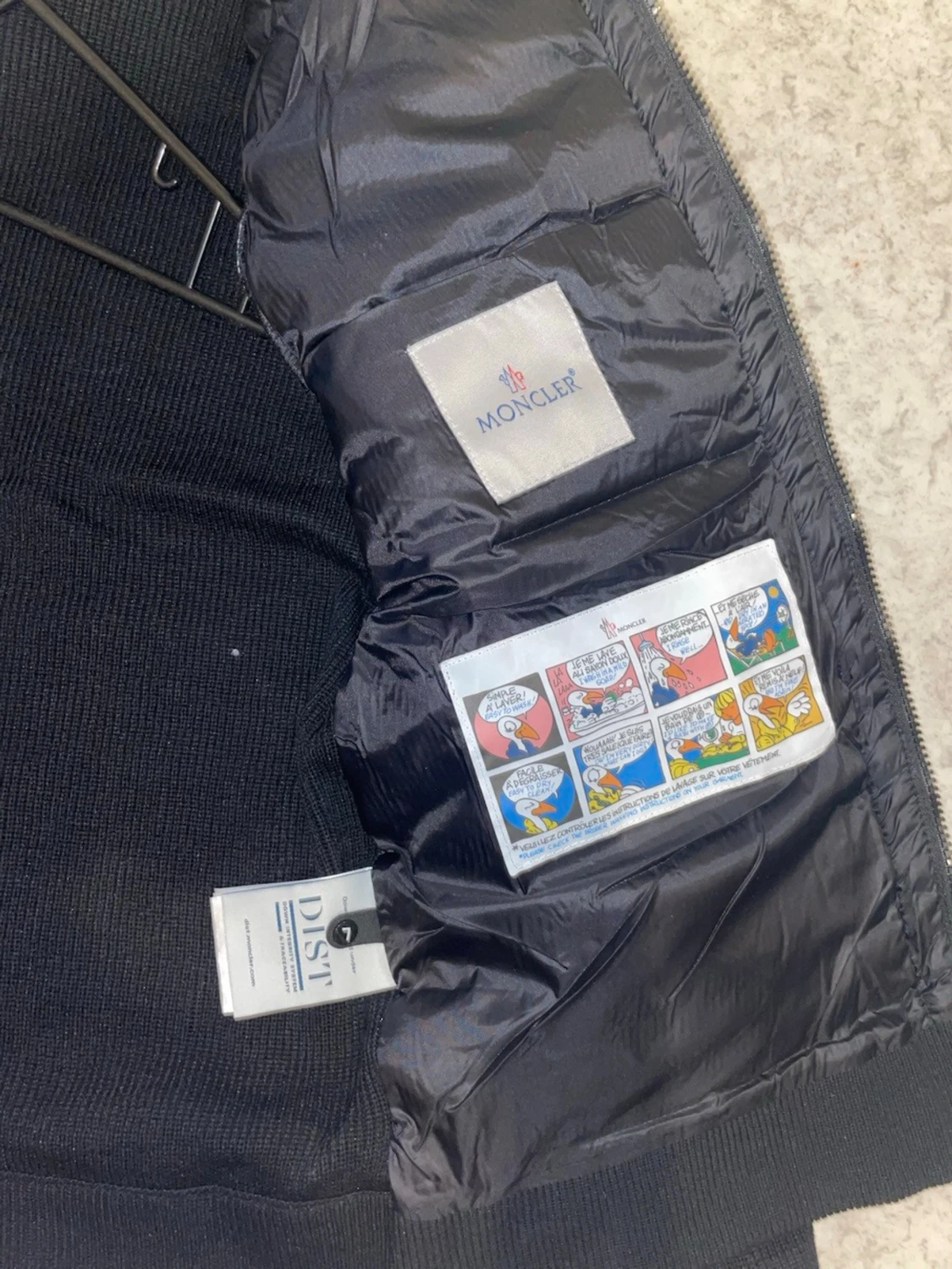 Svart dunväst med huva från Moncler - 3