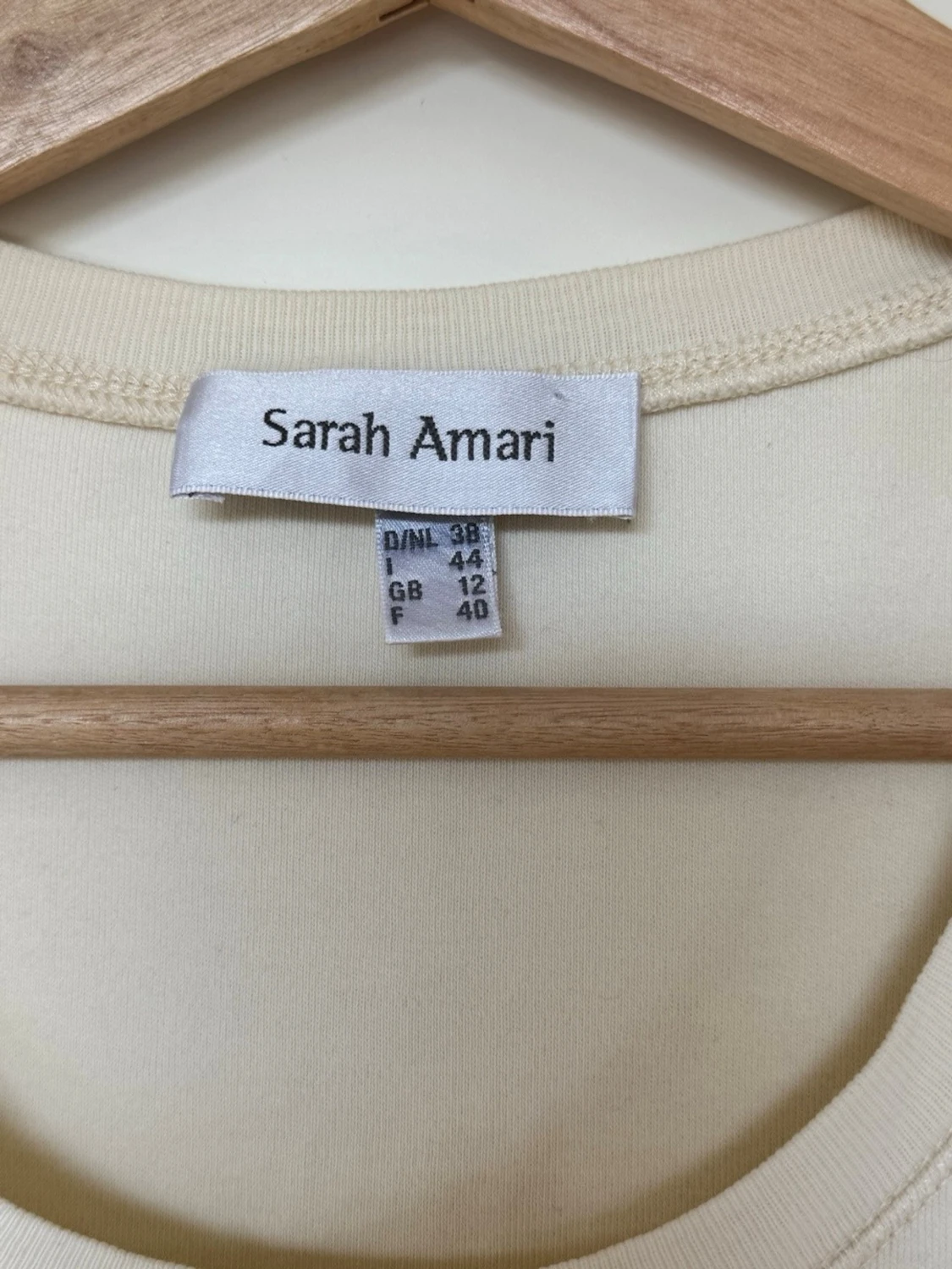 Beige linnetopp med blått broderat från Sarah Amari  - 2