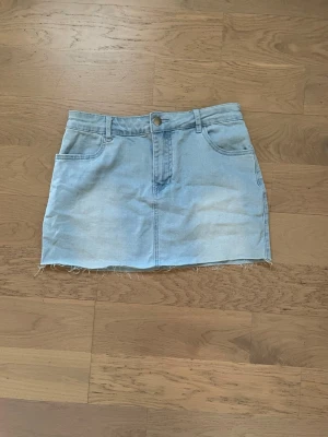 Jättefin jeanskjol från forever 21 - Snygg kjol från forever 21 i stl S🩷