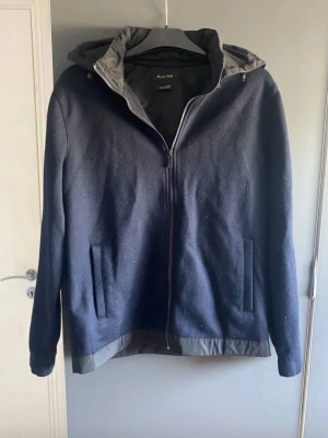 Masimodutti Cardigan - Masimodutti cardigan. Extremt jävla stilren. Och inget alla andra bär. Bär unika stiliga plagg inte basic plagg