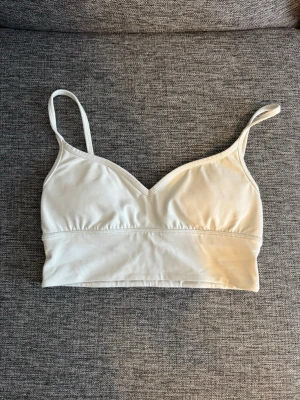Sportbh från Lululemon - Super fin skick! Storlek: 6