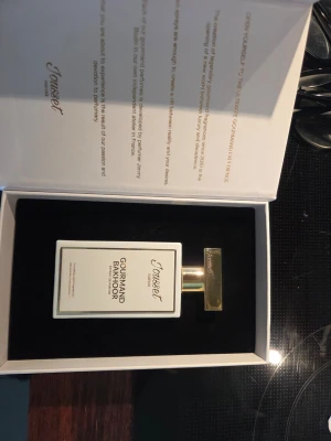 Jousset Gourmand Bakhoor Parfym - Lyxig parfym från Jousset Paris, Gourmand Bakhoor Extrait de Parfum. Provsprayad Helt full