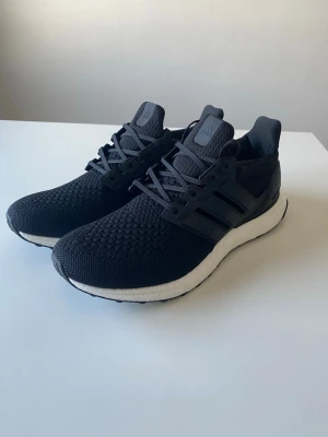 Adidas Ultraboost 1.0 - Helt nya Adidas Ultraboost 1.0. Aldrig använts tidigare. Storlek 42 2/3. Pris går att diskutera!
