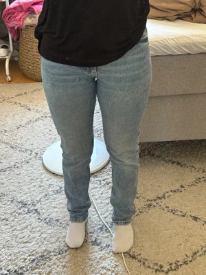 Jeans  - Fina jeans som är använda ett fåtal gånger och är därav i ett mycket bra skick 