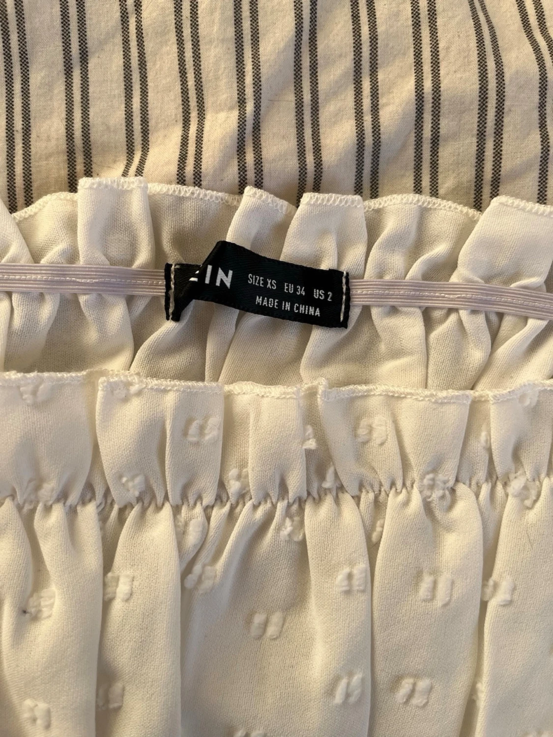 Vit offshoulder kortklänning - 2