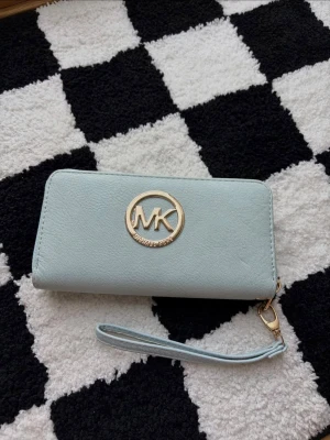 Ljusblå plånbok Michael Kors - Köpt i Grekland!