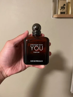 Armani Stronger With You Parfum  - Hej, säljer nu en SWY Parfum, bättre än intensely och absolutely, låda och kvitto tillkommer, ungefär 92ml kvar