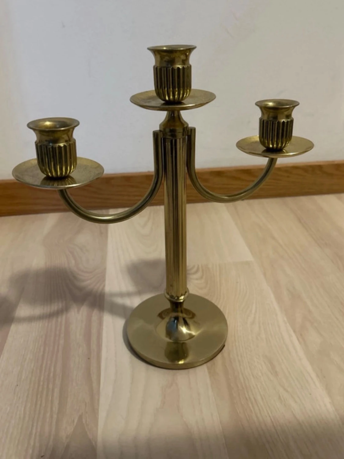 Mässing ljusstake med tre armar