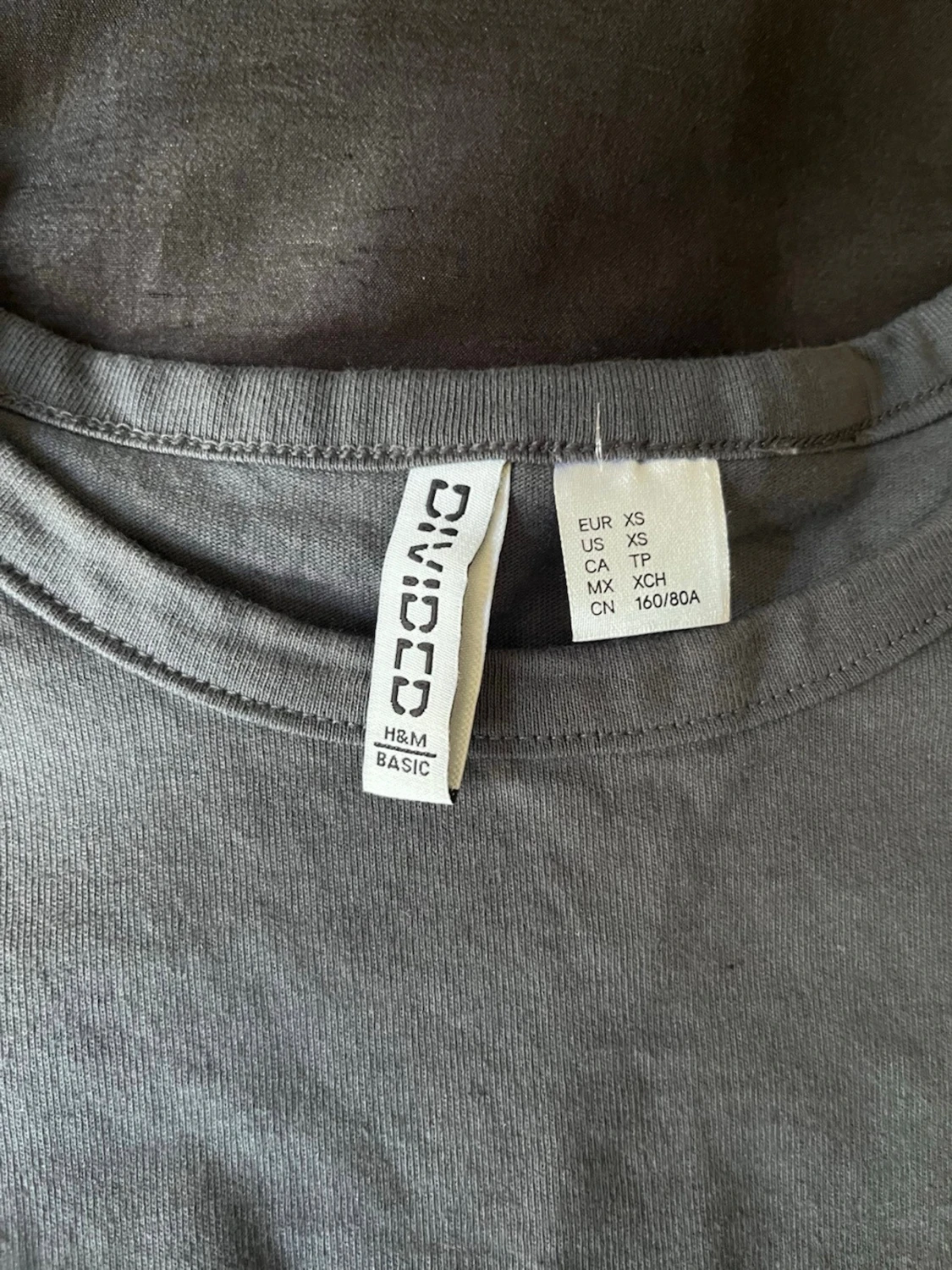 Grå basic t-shirt  - 2