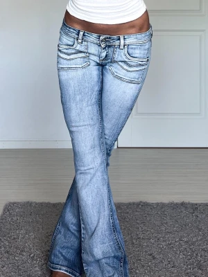 Jeans - Midjemått: 36cm rakt över, innerbenslängd: 82cm 💗