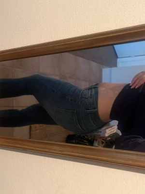 Jeans  - Jeans med bootcut från Madlady i strl S (34) i nyskick. Aldrig använda. Pris kan diskuteras vid snabb affär.