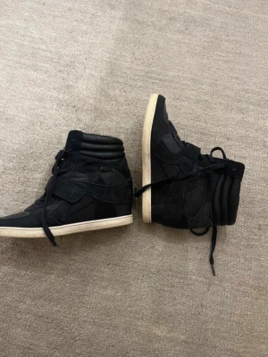 Isabell Marant liknande skor / kilklackar  - Säljer dessa snygga!❤️bilder visar små slitage