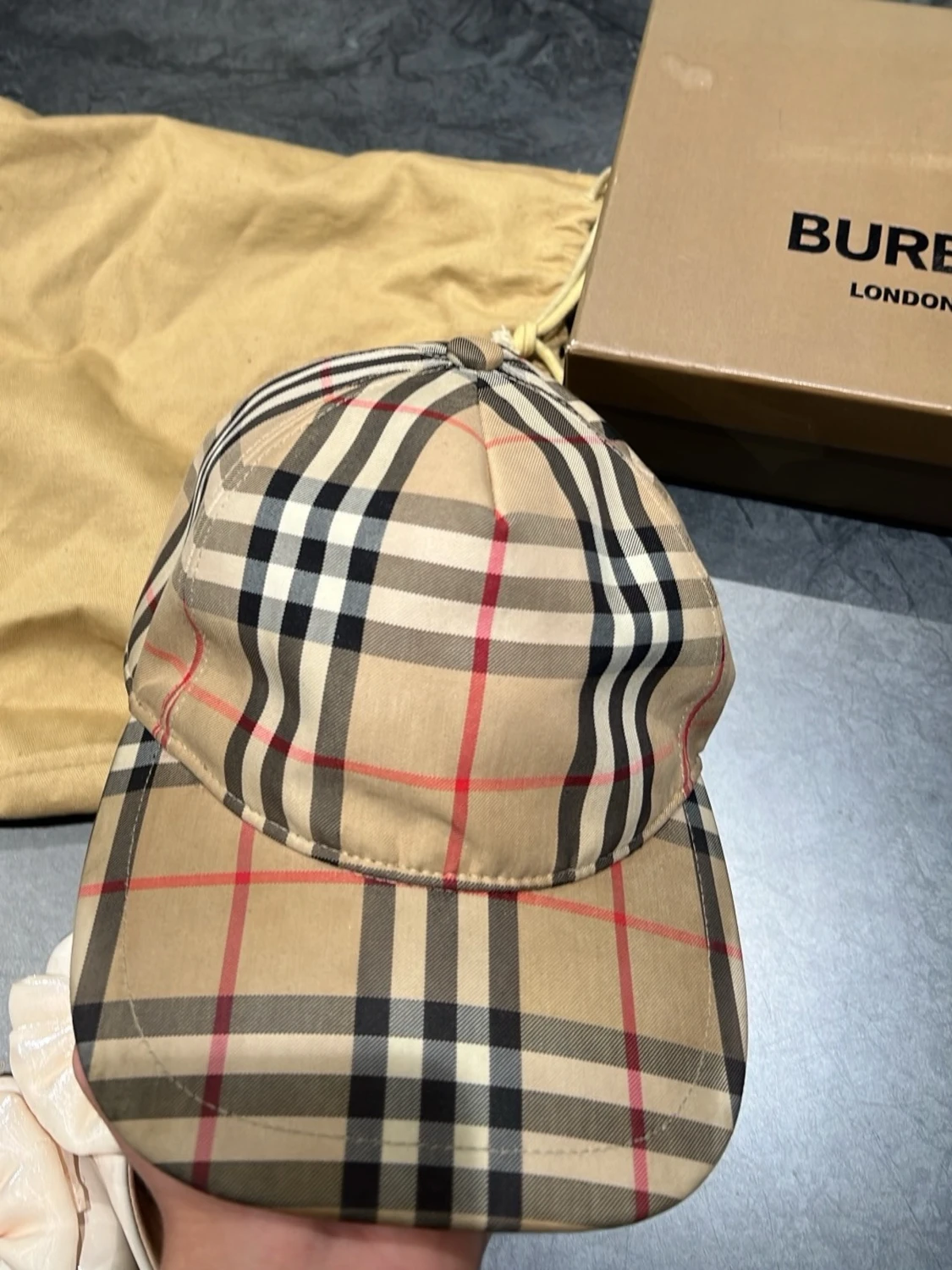 Burberry beige rutig keps - 1