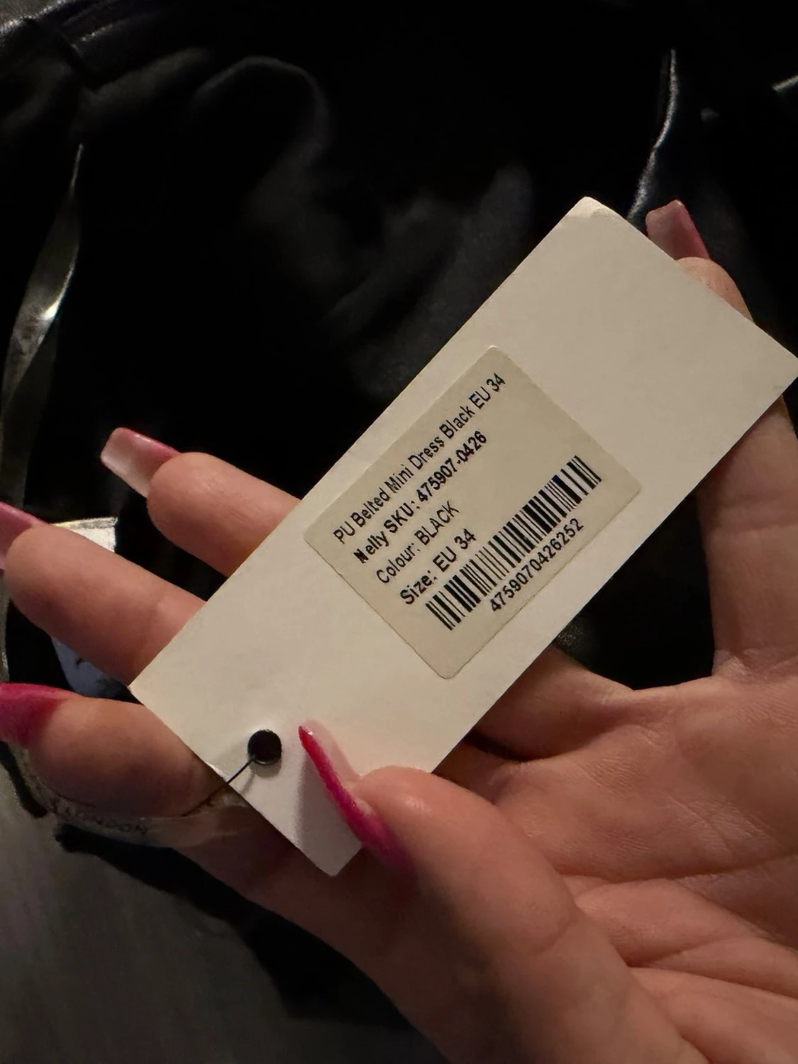 Svart axelbandslös klänning med bälte - 2