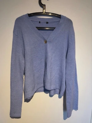 Kofta ifrån lager 157 - Använd en del pågränsen till nopprig syns på sista bilden köpt för 150 kr