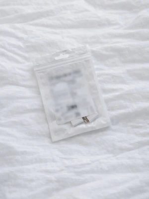 2-pack helt nya Apple Lightning-adaptrar till USB-C från SHEIN - Säljer ett 2-pack Lightning-adaptrar (USB-C till Lightning). Produkterna är helt nya & oanvända i originalförpackning! Perfekta för laddning & anslutning via USB-C. Smidiga att ha som extra hemma, på jobbet eller i väskan. Säljs på grund av felköp. Köptes för nypris 69kr! FÖRST TILL KVARN! SISTA CHANSEN! Kompatibla med —>