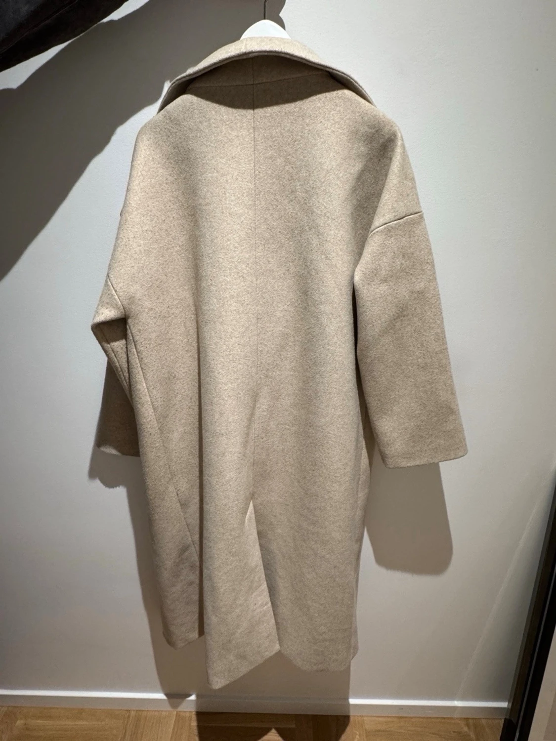 Beige oversized kappa från NA-KD - 1