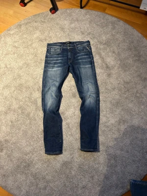 Replay Jeans - Repla Anbass Jeans | Snygga Replay jeans med snygga slitningar | Storlek: W33 L34 | Hör av dig vid funderingar👍