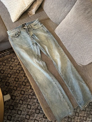 Herr jeans Neuw Stockholm - Ljusblå jeans från Neuw Stockholm. Modell ray straight. Storlek 29 : 34. Använda enstaka gånger så mycket bra skick. 500kr. Finns i Mölndal och går bra att hämta. Kan också skickas men då står köparen för frakt. 