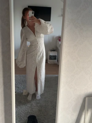 Adoore klänning - Super fin sommar klänning från Adoore. Helt ny med pris lapp, aldrig använd🤍✨