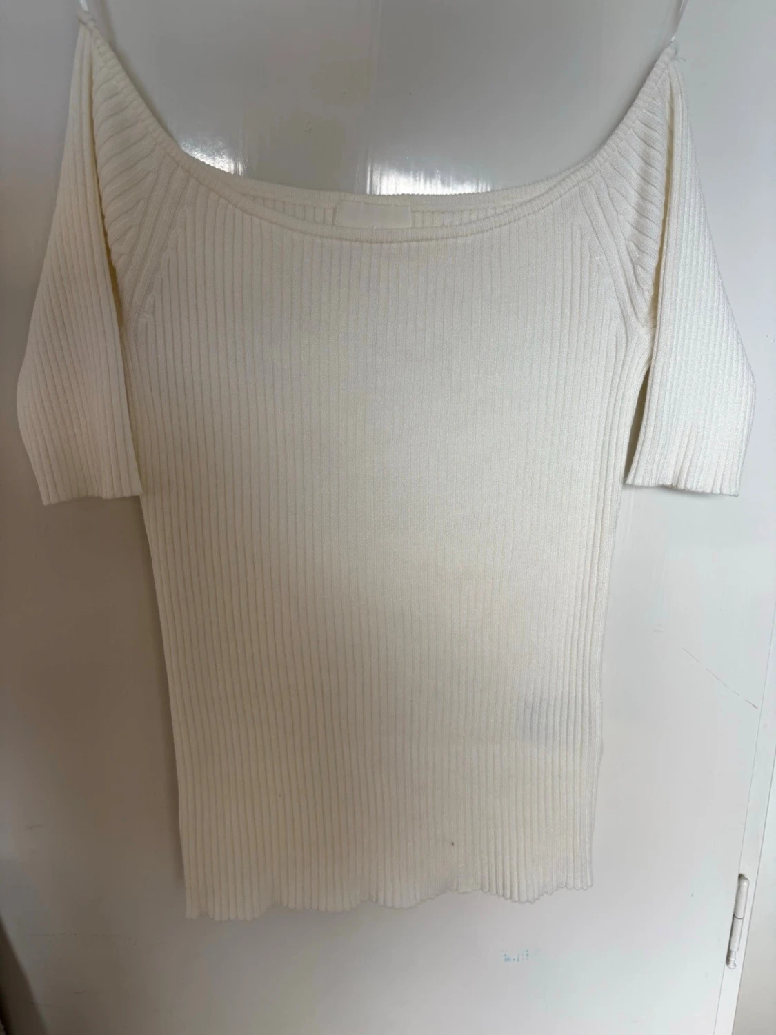 Vit ribbad offshoulder topp