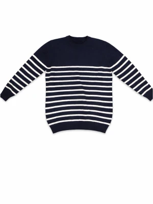 Marinblå randig stickad tröja - Snygg marinblå stickad tröja med vita horisontella ränder över hela kroppen och ärmarna. Tröjan har rund halsringning och ribbade muddar vid ärmslut och nederkant. Perfekt för en stilren och avslappnad look. Ny pris 990