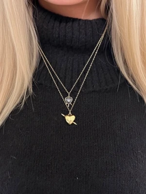 Helt nytt Hjärt halsband  - Helt nytt Halsband från mitt UF embraze uf, vi ska försöka sälja resterande lager här! Det är guldplaterat och rostfritt