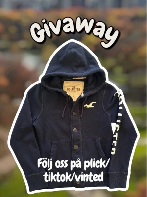 ‼️ GIVAWAY ‼️följ oss på TIKTOK VlNTED PLICK - Ny givaway! Eftersom vår andra givaway blev så sjukt upskattad har vi nu våran 3e. För att delta följ och på TIKTOK/VlNTED och här på plick | vinnaren dras 27juli!🙌🏄välj 3 valfria plagg | dela inlägget till 5 vänner 