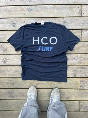 Hollister Tee - Riktigt skön hollister tisha. Storlek XL perfa för sommaren